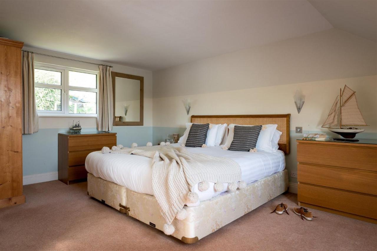 Uphigh - Elevated Family With Stunning River Views Dartmouth