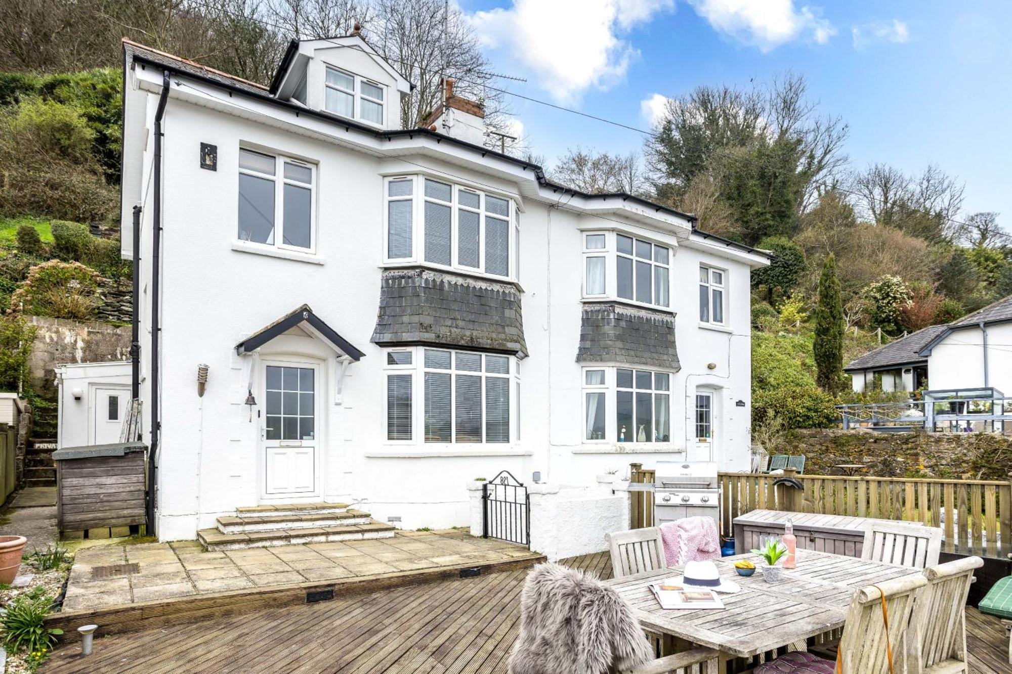 Uphigh - Elevated Family With Stunning River Views Holiday home Dartmouth