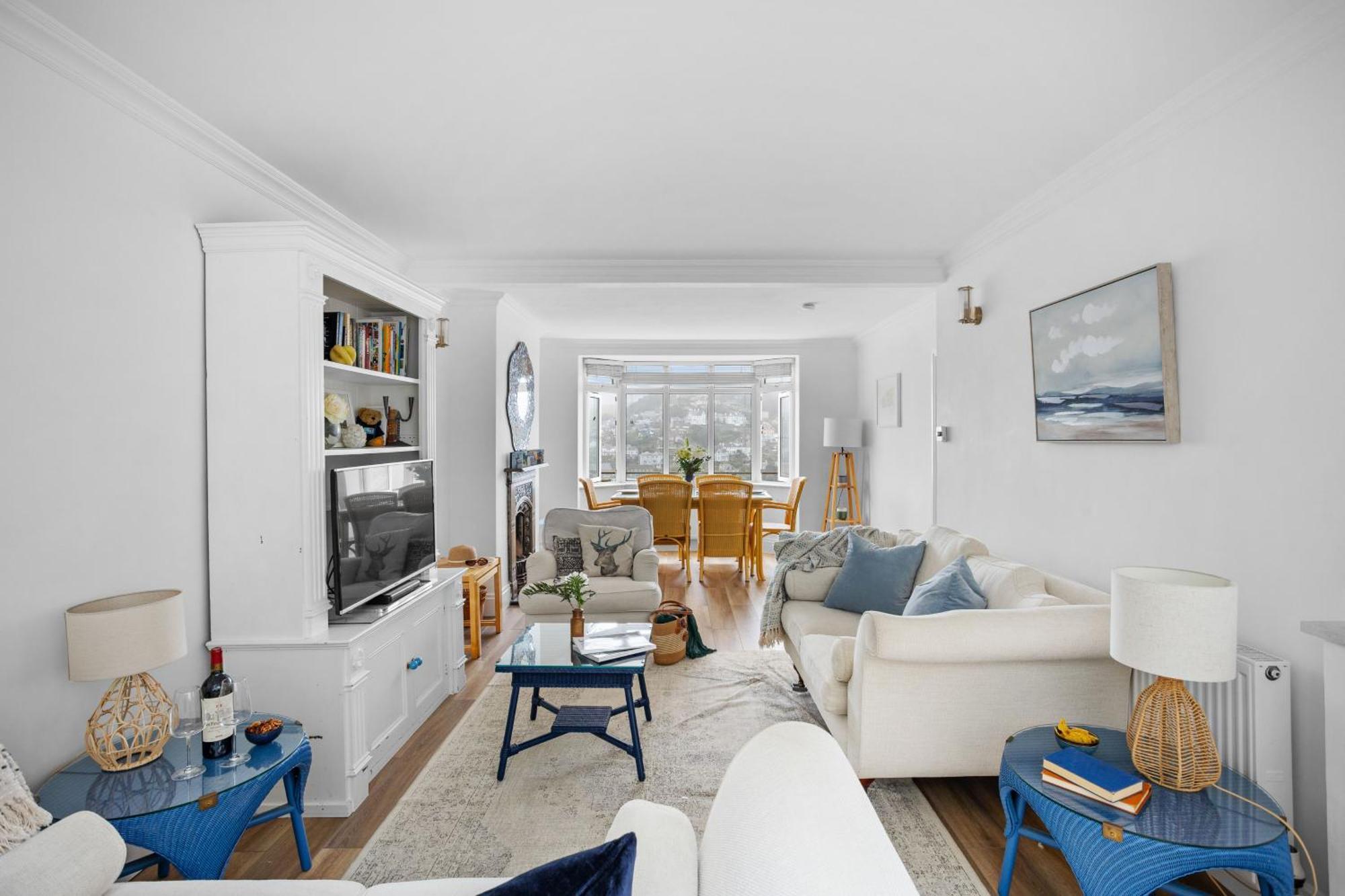 Uphigh - Elevated Family With Stunning River Views *